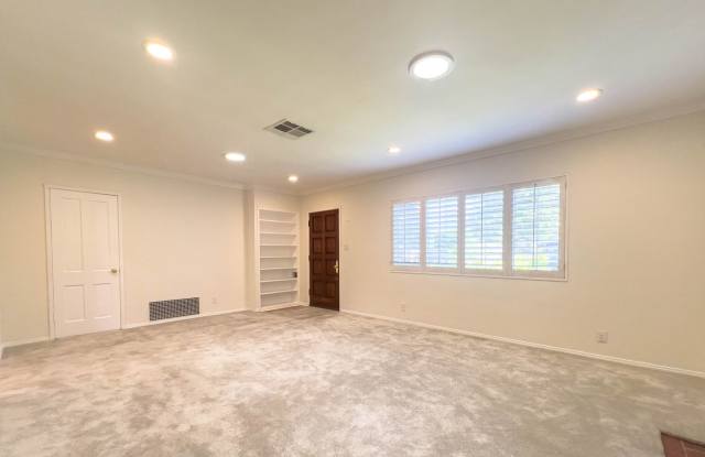 Spacious 3BR Home with Bonus Room! Gallery 4
