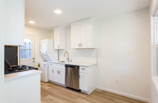 ~PRICE DROPPED!!~ Spacious 1-BR Unit in La Mesa with W/D in unit! Gallery 4