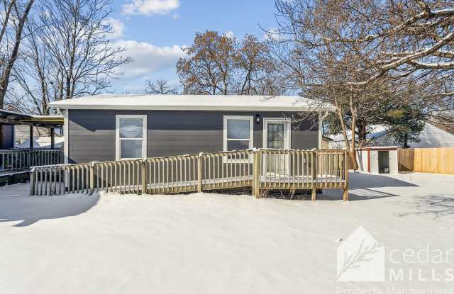 Wheelchair accessible LARGE 1 bedroom on the North side! photos photos