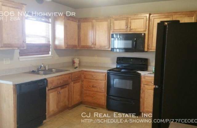 1606 NW Highview Dr Gallery 2