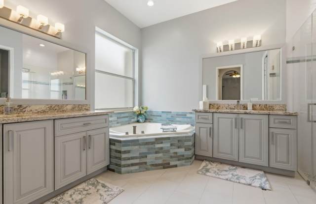 12290 Northwest 77th Manor Gallery 2