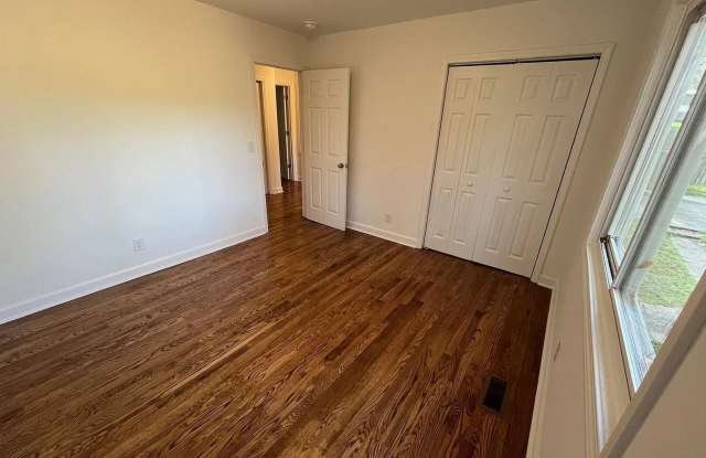 Room in 6 Bedroom Home at Forge Rd Gallery 3