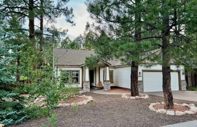 ponderosa trails 3 bedroom furnished home Gallery 1