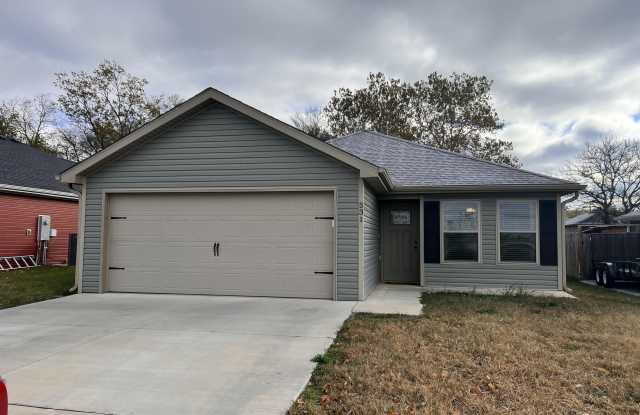 531 S Walnut Street - 531 South Walnut Street, Carterville, MO 64835