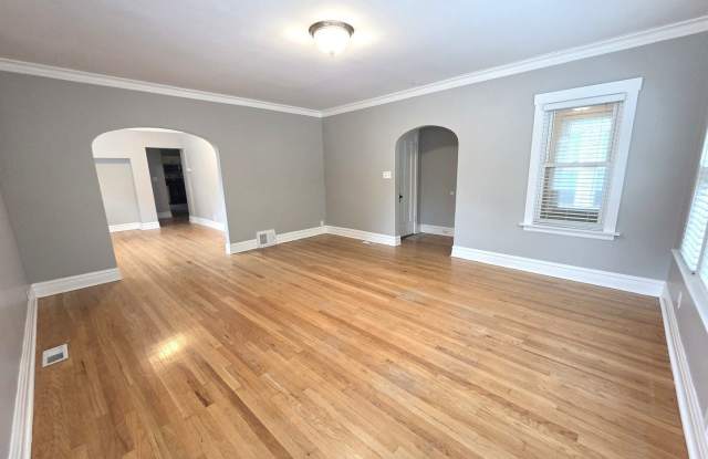 1029 S Elmwood Avenue Gallery 3