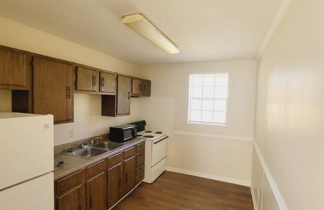 Lovely Two Bedroom - One Bathroom Brick Duplex Gallery 3