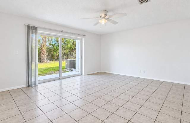 Spacious 2 Bedroom, 2.5 Bath Townhome with Community Pool – Melbourne Gallery 3