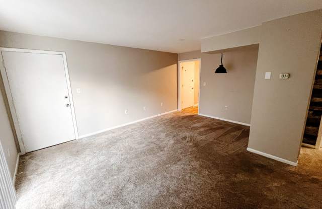 Updated 2 Bedroom, 1 Bath Condo Gallery 4