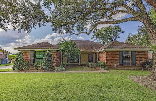 313 Fairfield Dr Gallery 2
