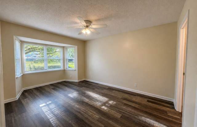 3/2 with a workshop & landscaping included! Gallery 4