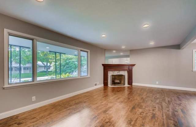 7221 Oaklawn Avenue Gallery 2