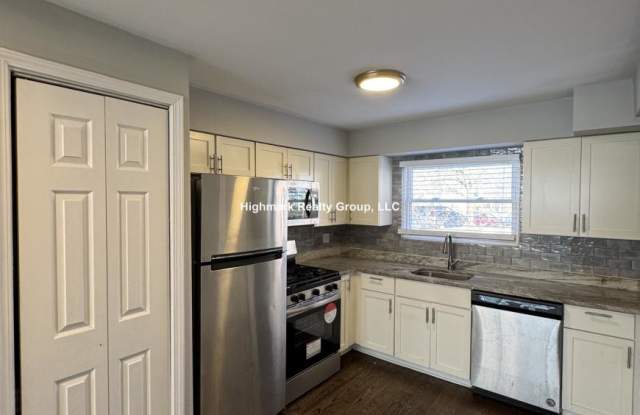 1321 West Sherwin Ave. photos photos