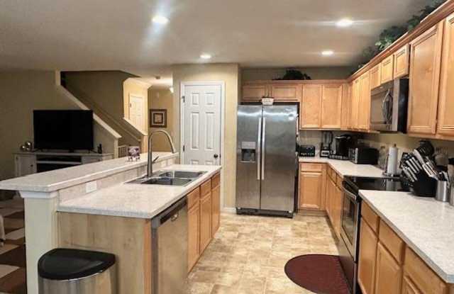 Spacious 3 Bedroom 3 Bathroom Townhome with Loft in Avalon Park Gallery 4