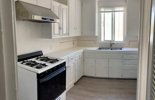 5728 Hazeltine Avenue Gallery 3