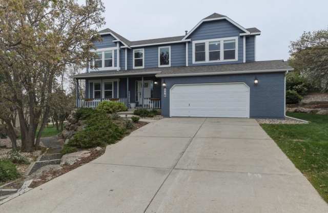 Mountain Views & Modern Comfort | Spacious 5BR Home in Cheyenne Mountain Gallery 1