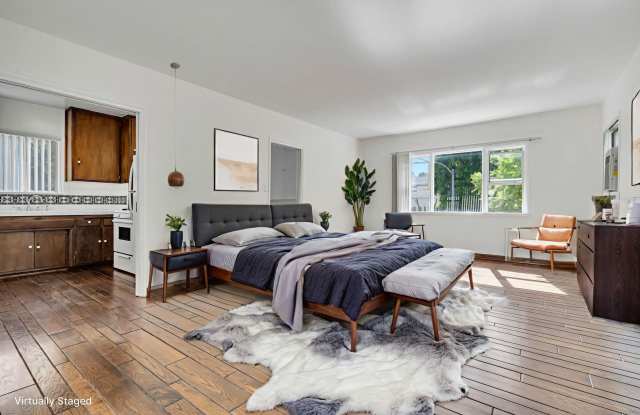 Burton Way Luxury Investments LLC - 332 La Peer photos photos