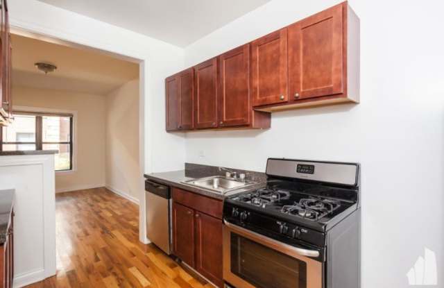827 West Waveland Gallery 3