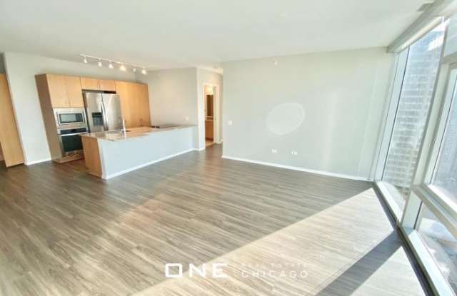 206 E Illinois Gallery 3