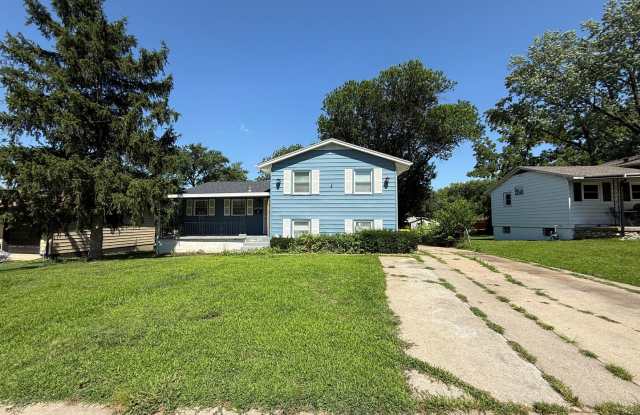 5-Bedroom, 3 Bath Single Family for Rent in Kansas City, MO | Attached Garage & Modern Kitchen photos photos