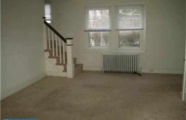 922 DELMONT Drive Gallery 2
