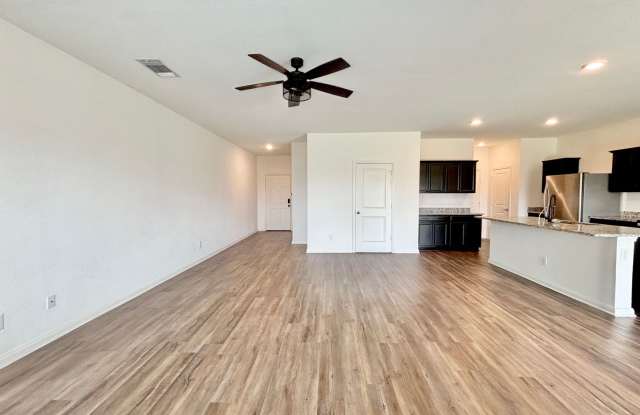 Spacious 4 Bedroom Home! Gallery 3