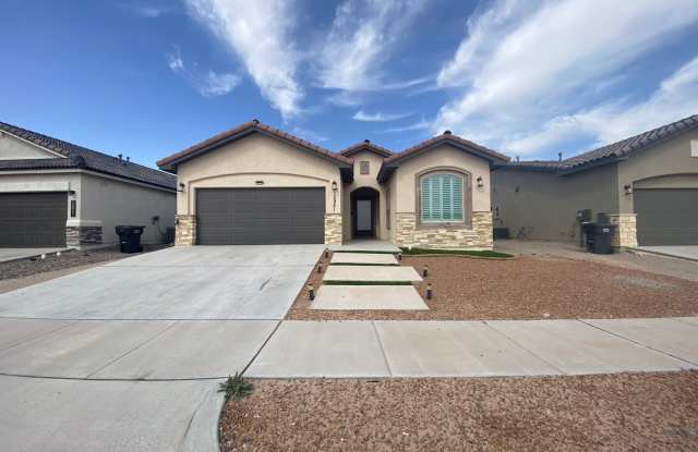 East El Paso 4 bed 2 bath Refrig A/C with gorgeous landscaping! photos photos
