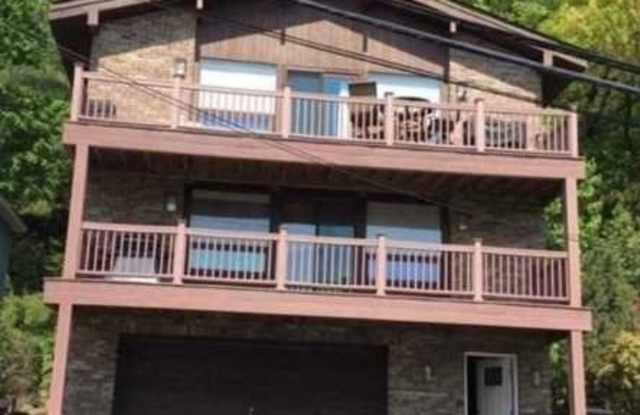 490 Undercliff Avenue - 490 Undercliff Avenue, Edgewater, NJ 07020
