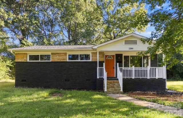 1200 Weststone Drive Gallery 1