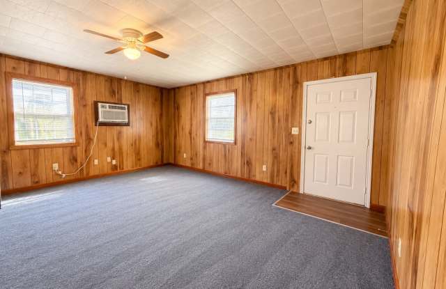 1 BR, 1 BA Home on a Private Lot in Sulphur, LA Gallery 4