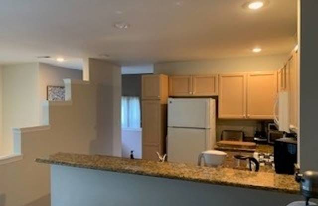 2 Bedroom 2 Bath w/Garage Bellevue Condo with Views $2725/mo. Gallery 4
