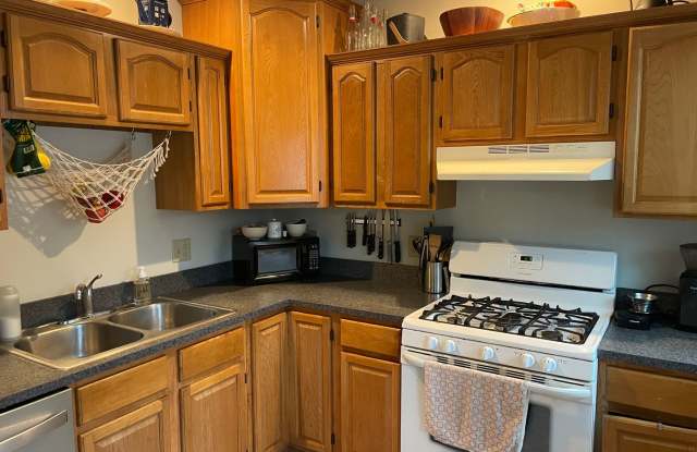 Cozy 2 bedroom 2 bathroom Home in Lancaster! Gallery 3
