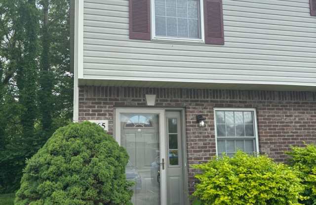 Oaklawn Park: 3 Bedroom 2.5 bath Townhome Gallery 1