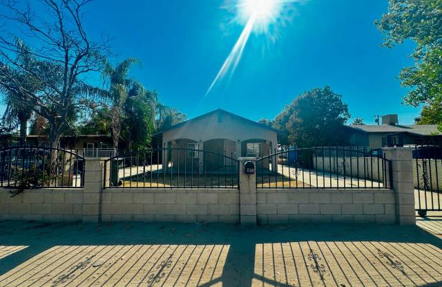 Adorable 2 bedroom home in Oildale! photos photos