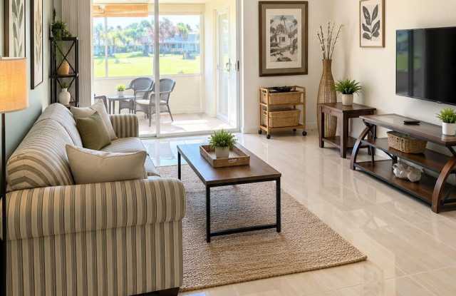 2832 CROSLEY Drive W Gallery 2
