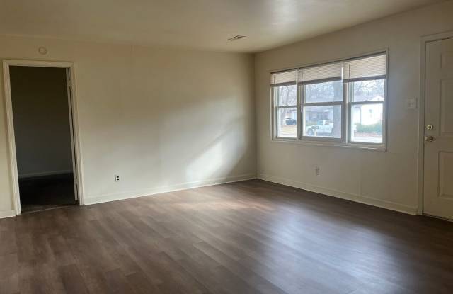 UPDATED HOME WITH NEW WINDOWS, FLOORING & DRIVEWAY Gallery 3