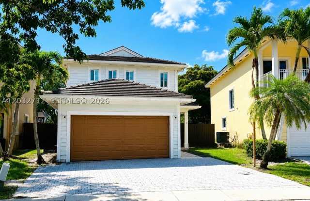 363 NE 35th Ter photos photos