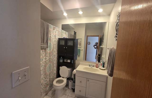 1941 W Grand Ave Apt 2 Gallery 4