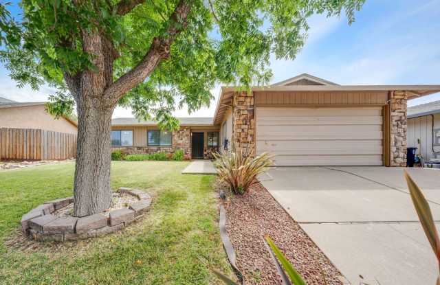 Charming Single-Story 3 Bed Home Two Car Garage & Spacious Yard! photos photos
