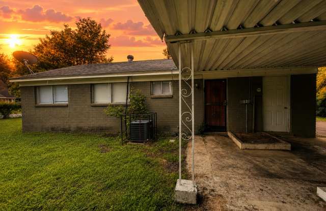 Charming 4BR-1BA Home! MOVE-IN SPECIAL + FREE 50" SMART TV! photos photos Charming 4BR-1BA Home! MOVE-IN SPECIAL + FREE 50" SMART TV! photos photos