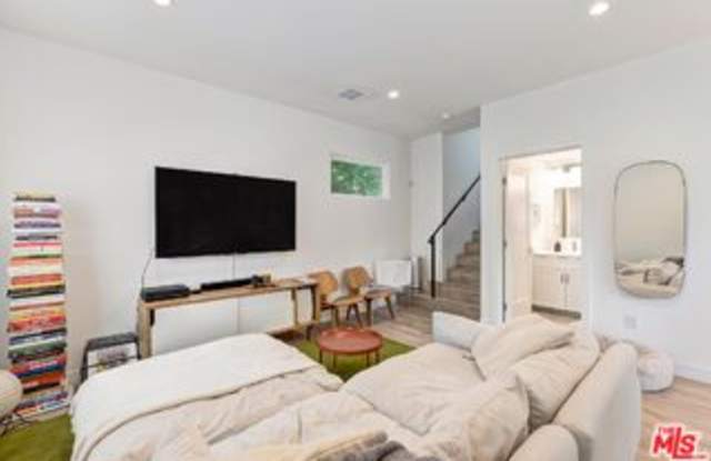 4112 Madison Avenue Gallery 3