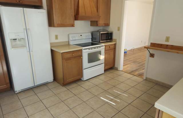 2 Bedroom | 1 Bathroom | 1-Car Garage | Midtown Reno Gallery 4