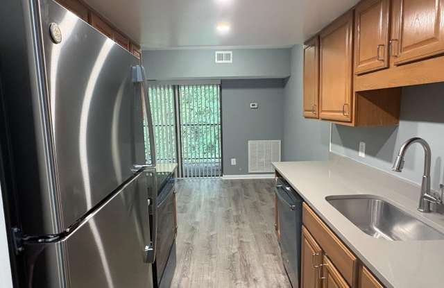 11631 STONEVIEW Square Gallery 1