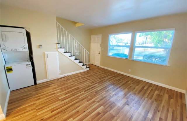 2528 W Grand Avenue Gallery 3