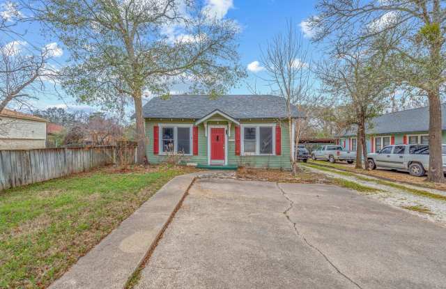 August Move In! Fantastic 3 Bed, 2 Bath in Bryan photos photos