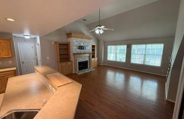 FOR LEASE!!! Gallery 3