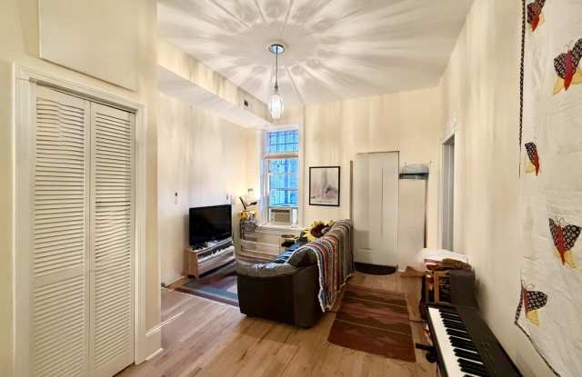 1420 N Western Avenue Gallery 2