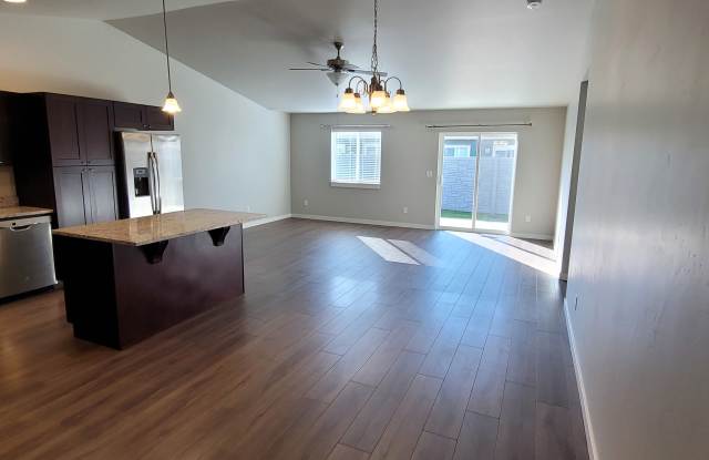 808 Foxglove Dr Gallery 2