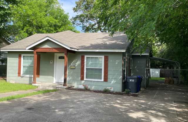 Available Now! Updated 4BR Home with Large Yard, Storage Shed & Modern Finishes photos photos