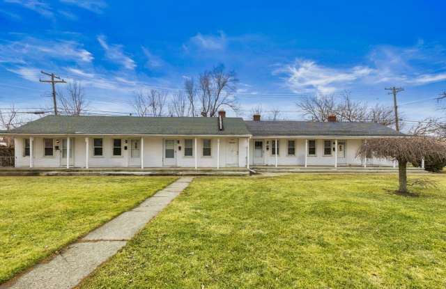 Gloria Street (Rolling Lakes Yacht Club LLC) photos photos