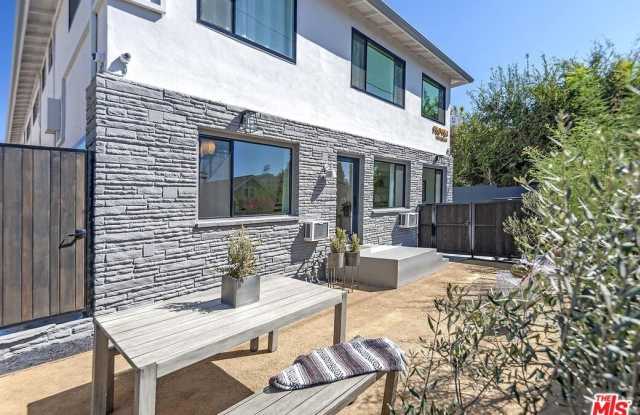 1964 Vista Del Mar St Gallery 2